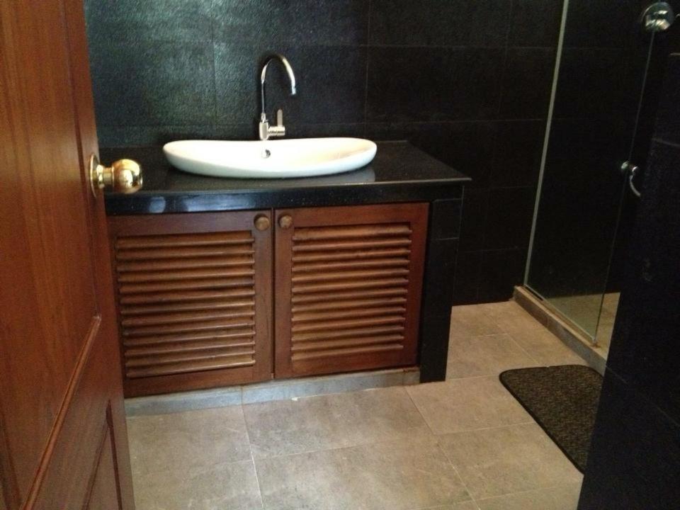 Battaramulla Boutique Villa Шри Джайеварденепура Кота Екстериор снимка