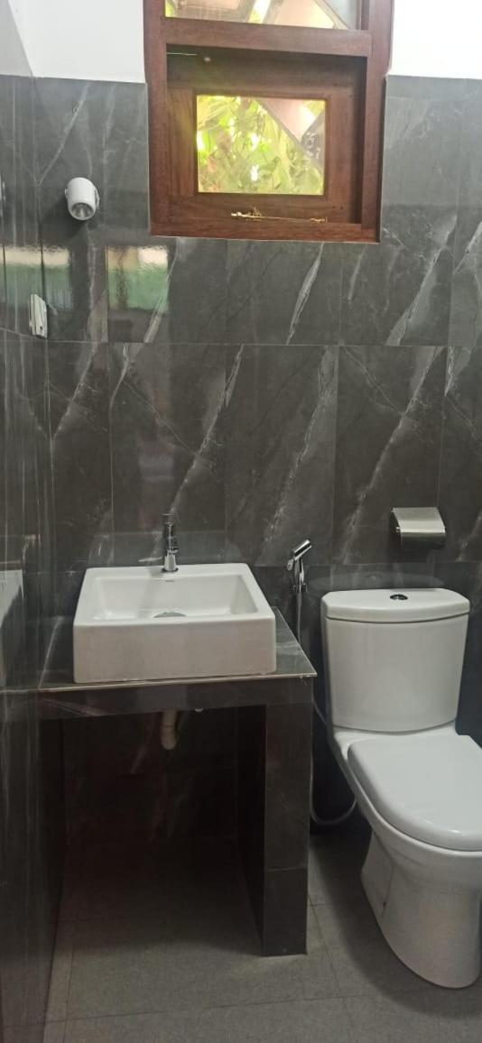 Battaramulla Boutique Villa Шри Джайеварденепура Кота Екстериор снимка